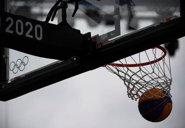 Ball im Korb, Feature, Symbolfoto, Randmotiv, Italien (ITA) gegen Japan (JPN) 10:22 3 x 3 Basketball der Frauen, Women s Pool Round, Aomi Urban Sports Park 26.07.2021 Olympische Sommerspiele 2020, vom 23.07. - 08.08.2021 in Tokio Japan.