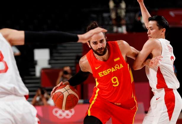 Spain s Ricky Rubio (L) in action against Japan s Yuki Togashi (R) during the match between Spain and Japan for Group C of men s basketball for the 2020 Olympic Games, Olympische Spiele, Olympia, OS at the Saitama Super Arena in Tokyo, Japan, 25 July 2021. 2020 Olympics Basketball: Spain - Japan !ACHTUNG: NUR REDAKTIONELLE NUTZUNG!  Copyright: xKaixFoesterlingx EVE2410 20210726-1e1bf36d209863bc8d0d3ceda35965549ccf88a2