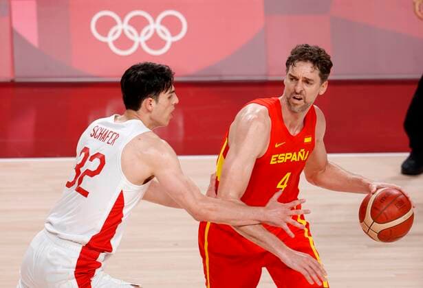 Spain s Pau Gasol (R) in action against Japan s Avi Koki Schafer (L) during the match between Spain and Japan for Group C of men s basketball for the 2020 Olympic Games, Olympische Spiele, Olympia, OS at the Saitama Super Arena in Tokyo, Japan, 25 July 2021. 2020 Olympics Basketball: Spain - Japan !ACHTUNG: NUR REDAKTIONELLE NUTZUNG!  Copyright: xKaixFoesterlingx EVE2441 20210726-b8d9adc7065638e15716d7a25fe6affcf3237cd1