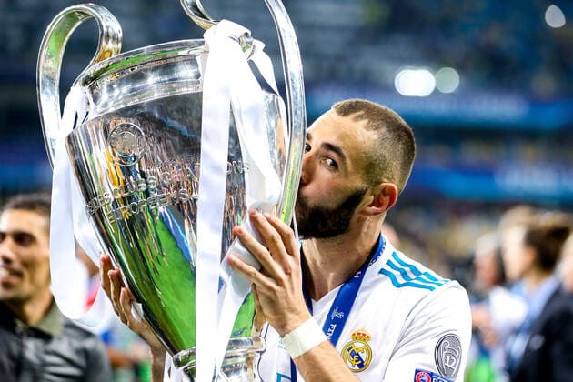 Mandatory Credit: Photo by Robbie Stephenson Jmp Shutterstock (9694113dv) Karim Benzema of Real Madrid celebrates winning The Champions League with the trophy Real Madrid v Liverpool, Ukraine - 26 May 2018 EDITORIAL USE ONLY Real Madrid v Liverpool, Ukraine - 26 May 2018 EDITORIAL USE ONLY  Copyright: xRobbiexStephenson Jmp Shutterstockx 9694113dv