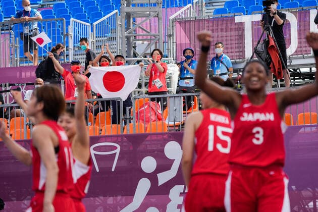 (210727) -- TOKYO, July 27, 2021 -- Supporters of Japan cheer during the women s 3x3 basketball pool round match at Tokyo 2020 Olympic Games, Olympische Spiele, Olympia, OS in Tokyo, Japan, July 27, 2021. ) (TOKYO2020)JAPAN-TOKYO-OLY-3x3 BASKETBALL-JAPAN VS USA ZhangxXiaoyu 