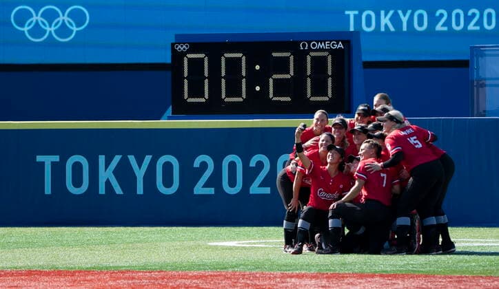 July 27, 2021, Yokohama, Japan: CanadaÃ¢â‚¬â ¢s womenÃ¢â‚¬â ¢s softball team pose for a selfie after winning the bronze medal at the Tokyo Olympics, Tuesday, July 27, 2021 in Yokohama, Japan. Canada News - July 27, 2021  - ZUMAc35_ 20210727_zaf_c35_027 Copyright: xThexCanadianxPressx