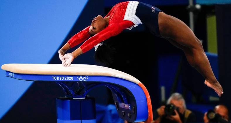 Bilder des Jahres 2021, Sport 07. Juli Sport Themen der Woche KW30 Sport Bilder des Tages Mandatory Credit: Photo by Dave Shopland Shutterstock (12232742d) Simone Biles - Artistic Gymnastic, Women s Team Final Artistic Gymnastic, Ariake Gymnastics Centre, Tokyo Olympic Games, Olympische Spiele, Olympia, OS 2020, Japan - 27 Jul 2021 Artistic Gymnastic, Ariake Gymnastics Centre, Tokyo Olympic Games 2020, Japan - 27 Jul 2021  Copyright: xDavexShopland Shutterstockx 12232742d