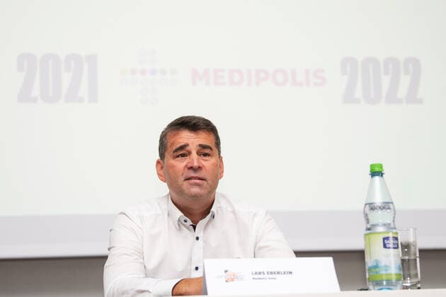 Pressekonferenz Basketball BARMER 2. Basketball Bundesliga ProA Science City Jena wird zu MEDIPOLIS SC Jena Baskets Jena Geschäftsführer Lars Eberlein, Portrait Sparkassen Arena Jena