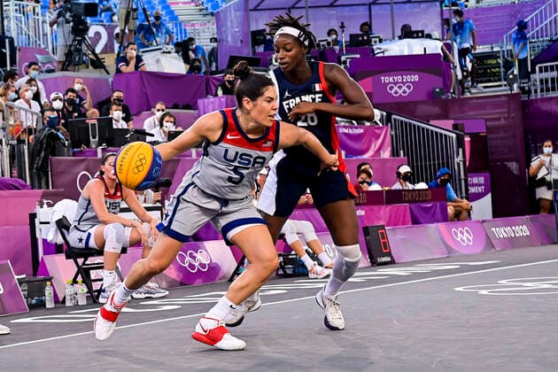 Plum Kelsey (USA) vs Toure Mamignan (Fra) BASKET3X3 : USA vs France - femmes - Jeux Olympiques - Tokyo - 28 07 2021 JBAutissier Panoramic 