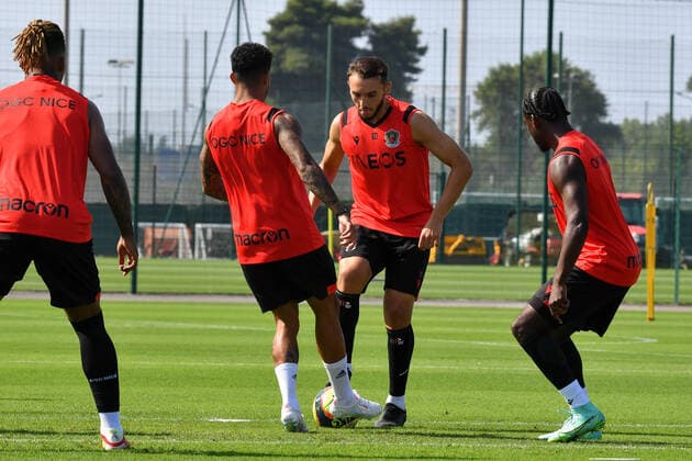 Amine Gouiri, Justin Kluivert - Entrainement de l OGC Nice au Centre d Entrainement et de Formation de l OGC Nice. FOOTBALL : Entrainement de l OGC Nice - 28 07 2021 LionelUrman Panoramic 