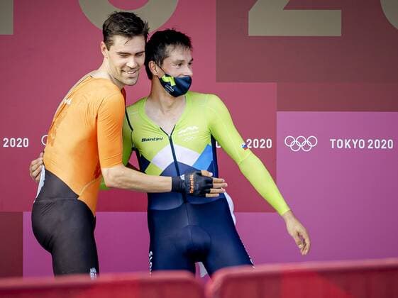 TOKYO - Tom Dumoulin crossed the finish line with winner Primoz Roglic in the individual road time trial at Fuji International Speedway during the Tokyo Olympics. KOEN VAN WEEL W xVIxANPxSportx xxANPxIVx