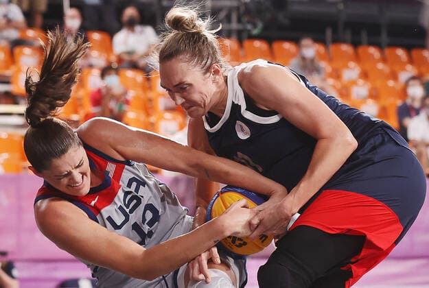 TOKYO, JAPAN - JULY 28, 2021: The USA s Stefanie Dolson (L) and ROC s Anastasia Logunova in action in their women s 3x3 basketball gold medal match during the Tokyo 2020 Summer Olympic Games, Olympische Spiele, Olympia, OS at the Aomi Urban Sports Park. Stanislav Krasilnikov TASS  TS10A0B1