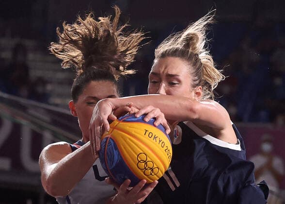 TOKYO, JAPAN - JULY 28, 2021: The USA s Stefanie Dolson (L) and ROC s Anastasia Logunova in action in their women s 3x3 basketball gold medal match during the Tokyo 2020 Summer Olympic Games, Olympische Spiele, Olympia, OS at the Aomi Urban Sports Park. Stanislav Krasilnikov TASS  TS10A197