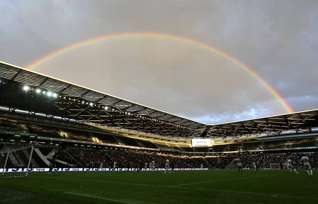 Bilder des Jahres 2021, Sport 07. Juli Sport Themen der Woche KW30 Sport Bilder des Tages Mandatory Credit: Photo by Michael Zemanek Shutterstock (12235379ba) A rainbow is seen during the match MK Dons v Tottenham Hotspur, Pre-season Friendly, Football, Stadium MK, Milton Keynes, UK - 28 July 2021 EDITORIAL USE ONLY No use with unauthorised audio, video, data, fixture lists, club league logos or live services. Online in-match use limited to 120 images, no video emulation. No use in betting, games or single club league player publications. MK Dons v Tottenham Hotspur, Pre-season Friendly, Football, Stadium MK, Milton Keynes, UK - 28 July 2021 EDITORIAL USE ONLY No use with unauthorised audio, video, data, fixture lists, club league logos or live services. Online in-match use limited to 120 images, no video emulation. No use in betting, games or single club league player publications.  Copyright: xMichaelxZemanek Shutterstockx 12235379ba
