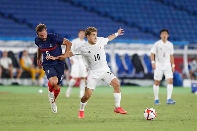 (L-R) Lucas Tousart (FRA), Ritsu Doan (JPN), JULY 28, 2021 - Football Soccer : Tokyo 2020 Olympic Games, Olympische Spiele, Olympia, OS Men s football 1st round group A match between France 0-4 Japan at the International Stadium Yokohama in Yokohama, Japan. Noxthirdxpartyxsales  (165779605)