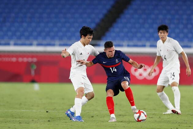 (L-R) Wataru Endo (JPN), Florian Thauvin (FRA), JULY 28, 2021 - Football Soccer : Tokyo 2020 Olympic Games, Olympische Spiele, Olympia, OS Men s football 1st round group A match between France 0-4 Japan at the International Stadium Yokohama in Yokohama, Japan. Noxthirdxpartyxsales  (165779611)
