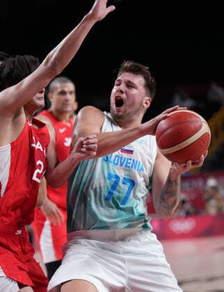 (210729) -- SAITAMA, July 29, 2021 -- Luka Doncic (R) of Slovenia competes during the men s preliminary round basketball match between Slovenia and Japan at Tokyo 2020 Olympic Games, Olympische Spiele, Olympia, OS in Saitama, Japan, July 29, 2021. ) (TOKYO2020)JAPAN-SAITAMA-OLY-BASKETBALL-MEN S PRELIMINARY MengxYongmin 