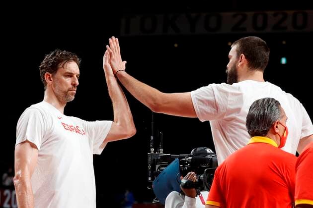Spain s Pau Gasol (L) and Marc Gasol (R) before their match for Group C of men s basketball between Spain and Argentina for the 2020 Olympic Games, Olympische Spiele, Olympia, OS at the Saitama Super Arena in Tokyo, Japan, 29 July 2021. 2020 Olympics Basketball: Spain - Argentina !ACHTUNG: NUR REDAKTIONELLE NUTZUNG!  Copyright: xKaixFörsterlingx EVE4126 20210729-16eb32134f4fdc28f1e9a9b06824503d4e101617