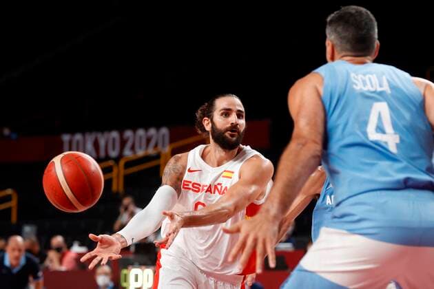 Spain s Ricky Rubio (L) in action against Argentina s Luis Scola (R) during their match for Group C of men s basketball between Spain and Argentina for the 2020 Olympic Games, Olympische Spiele, Olympia, OS at the Saitama Super Arena in Tokyo, Japan, 29 July 2021. 2020 Olympics Basketball: Spain - Argentina !ACHTUNG: NUR REDAKTIONELLE NUTZUNG!  Copyright: xKaixFörsterlingx EVE4176 20210729-33f0820a795c23c3ecd1a2041315040e004a4148