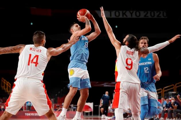 Spain s Ricky Rubio (2-R) in action against Argentina s Nicolas Laprovittola (2-L) during their match for Group C of men s basketball between Spain and Argentina for the 2020 Olympic Games, Olympische Spiele, Olympia, OS at the Saitama Super Arena in Tokyo, Japan, 29 July 2021. 2020 Olympics Basketball: Spain - Argentina !ACHTUNG: NUR REDAKTIONELLE NUTZUNG!  Copyright: xKaixFörsterlingx EVE4209 20210729-0d676c7cddeffb89b0591095044d55ab1f9200dd