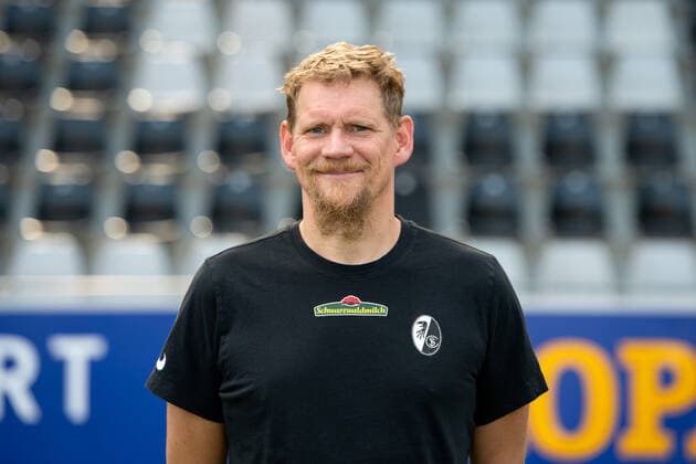 Torge Schwarz (SC Freiburg, Physiotherapeut), GER, SC Freiburg, 29.07.2021, Media Day Fussball Bundesliga, Spielzeit 2021 2022 DFL REGULATIONS PROHIBIT ANY USE OF PHOTOGRAPHS AS IMAGE SEQUENCES AND OR uerthQUASI-VIDEO GER, SC Freiburg, 29.07.2021, Media Day Fussball Bundesliga, Spielzeit 2021 2022 Freiburg Copyright: xEibnerxPressefotox EP_EER