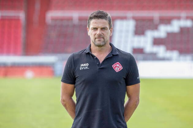Trainer Torsten Ziegner, FC Würzburger Kickers, 3. Liga, Porträttermin 2021 2022 Copyright: HMBxMedia xHeikoxBecker