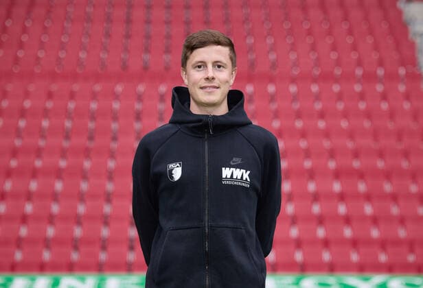Nikolas Guschl; Physiotherapeut FC Augsburg 1907; 1.BL, Porträttermin 2021 2022,