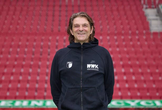 Dr. Andreas Weigel; Mannschaftsarzt FC Augsburg 1907; 1.BL, Porträttermin 2021 2022,