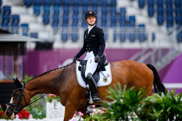 Bilder des Jahres 2021, Sport 07. Juli Sport Themen der Woche KW30 Sport Bilder des Tages 210730 Julia Krajewski of Germany with horse Amanda De B?Neville compete in equestrian dressage team and individual during day 7 of the Tokyo 2020 Olympic Games, Olympische Spiele, Olympia, OS on July 30, 2021 in Tokyo. Photo: Carl Sandin BILDBYRAN kod CS CS0195 ridsport equestrian olympic games olympics os ol olympiska spel olympiske leker tokyo2020 tokyo 2020 tokyo-os tokyo-ol bbeng dressyr *** 210730 Julia Krajewski of Germany with horse Amanda De B ? Neville compete in equestrian dressage team and individual during day 7 of the Tokyo 2020 Olympic Games on July 30, 2021 in Tokyo Photo Carl Sandin BILDBYRAN kod CS CS0195 ridsport equestrian olympic games olympics os ol olympiska Games olympic games tokyo2020 tokyo 2020 tokyo os tokyo ol bbeng dressage,  Copyright: CARLxSANDIN BB210730CS014