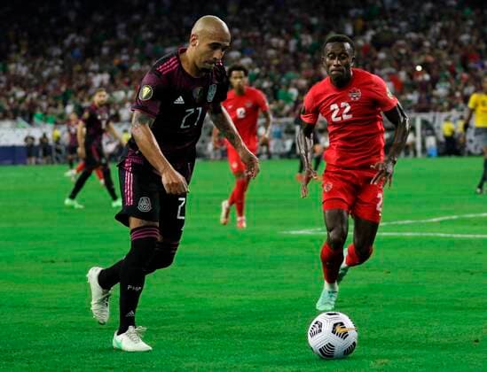 Fußball, CONCACAF Gold Cup, Mexiko - Katar Luis Rodriguez (L) of Mexico disputes the ball with Richie Laryea of Canada, today, during a semifinal match of the Copa de Oro, played at the NRG Stadium, in Houston, Texas, United States, 29 July 2021. EFE Jorge Clara Mexico vs Canada !ACHTUNG: NUR REDAKTIONELLE NUTZUNG!  Copyright: xJorgexClarax USA1183 20210730-596ed8524e879ecfa15c675058db64dc2f25a741