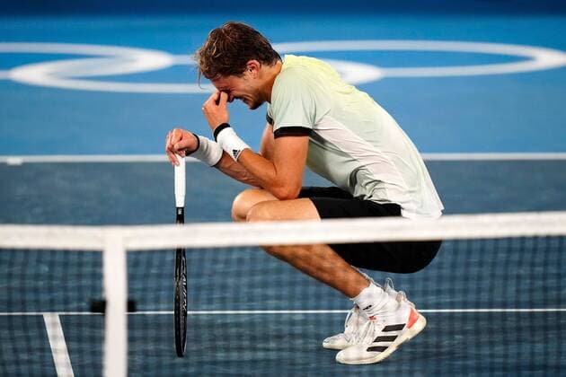 Bilder des Jahres 2021, Sport 07. Juli Tokio 2020 im Jahr 2021, Rückblick: Olympische Highlights Sport Themen der Woche KW30 Mandatory Credit: Photo by Dave Shopland Shutterstock (12238720cn) Alexander Zverev celebrates victory against Djokovic - Men s Singles semi-final Tennis, Ariake Tennis Park, Tokyo Olympic Games, Olympische Spiele, Olympia, OS 2020, Japan - 30 Jul 2021 Tennis, Ariake Tennis Park, Tokyo Olympic Games 2020, Japan - 30 Jul 2021  Copyright: xDavexShopland Shutterstockx 12238720cn
