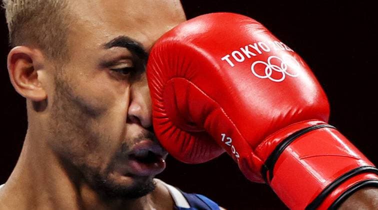 Bilder des Jahres 2021, Sport 07. Juli Tokio 2020 im Jahr 2021, Rückblick: Olympische Highlights Sport Themen der Woche KW30 Tokio 2020 im Jahr 2021, Olympische Highlights Sport Bilder des Tages (210730) -- TOKYO, July 30, 2021 -- Benjamin Whittaker of Britain competes during the boxing men s light heavy (75-81kg) quarterfinal match against Keno Machado of Brazil at Tokyo 2020 Olympic Games, Olympische Spiele, Olympia, OS in Tokyo, Japan, July 30, 2021. ) (TOKYO2020)XHTP-JAPAN-TOKYO-OLY-BOXING-MEN OuxDongqu 