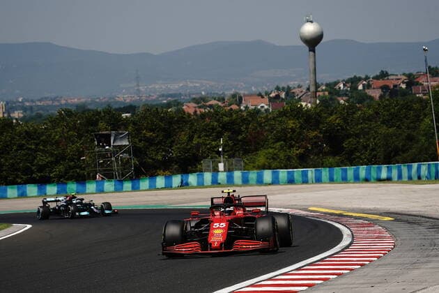 Formel 1 Grand Prix Großer Preis von Ungarn 2021 30.07.2021, Hungaroring, Budapest, Formel 1 Grand Prix Großer Preis von Ungarn 2021, im Bild Carlos Sainz Jr. (ESP 55), Scuderia Ferrari Mission Winnow, Valtteri Bottas (FIN 77), Mercedes-AMG Petronas Formula One Team