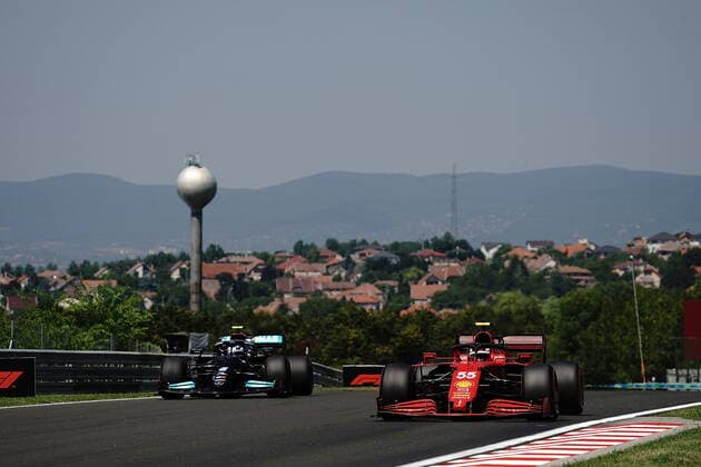 Formel 1 Grand Prix Großer Preis von Ungarn 2021 30.07.2021, Hungaroring, Budapest, Formel 1 Grand Prix Großer Preis von Ungarn 2021, im Bild Charles Leclerc (MCO 16), Scuderia Ferrari Mission Winnow, Valtteri Bottas (FIN 77), Mercedes-AMG Petronas Formula One Team