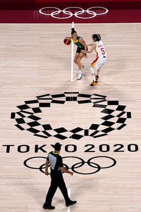 OLY21 BASKETBALL WOMENS AUST CHINA, Katie Ebzery of Australia competes with Wang Siyu of China during the Women s Preliminaries Group C Basketball match between China and Australia at the Saitama Super Arena during the Tokyo Olympic Games, Olympische Spiele, Olympia, OS in Tokyo, Japan Friday, July 30, 2021. ( NO ARCHIVING, EDITORIAL USE ONLY, NO USE IN BOOKS WITHOUT CONSENT TOKYO JAPAN  Copyright: xJOExGIDDENSx 20210731001562145864