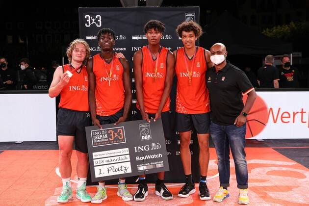 3×3 German Championship 2021, 30.07.2021 Hannover Splash gewinnen den Titel mit, Denzel Adjepongakosah Agyeman (Hannover Splash U18), Sidi Linus Beikame (Hannover Splash U18), Fabian Giessmann (Hannover Splash U18), Tebbe Carlos Sikko Moeller (Hannover Splash U18) - 3×3 German Championship 2021 30.07.2021 in Düsseldorf. Copyright: xBEAUTIFULxSPORTS KennyxBeelex