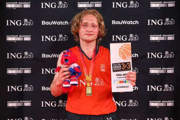 3×3 German Championship 2021, 30.07.2021 Hannover Splash gewinnen den Titel mit, Denzel Adjepongakosah Agyeman (Hannover Splash U18), Sidi Linus Beikame (Hannover Splash U18), Fabian Giessmann (Hannover Splash U18), Tebbe Carlos Sikko Moeller (Hannover Splash U18) - 3×3 German Championship 2021 30.07.2021 in Düsseldorf. Copyright: xBEAUTIFULxSPORTS KennyxBeelex