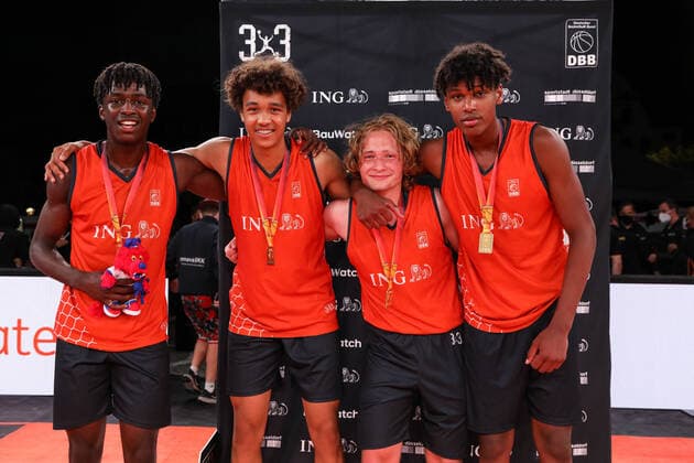 3×3 German Championship 2021, 30.07.2021 Hannover Splash gewinnen den Titel mit, Denzel Adjepongakosah Agyeman (Hannover Splash U18), Sidi Linus Beikame (Hannover Splash U18), Fabian Giessmann (Hannover Splash U18), Tebbe Carlos Sikko Moeller (Hannover Splash U18) - 3×3 German Championship 2021 30.07.2021 in Düsseldorf. Copyright: xBEAUTIFULxSPORTS KennyxBeelex