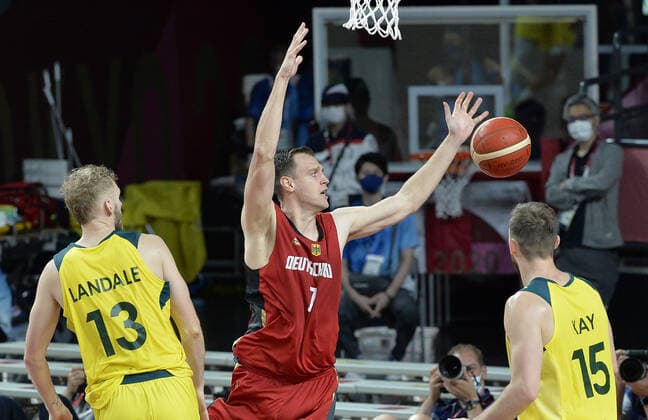 Germany s Johannes Voightmann (C) goes for a rebound along with Australia s Jock Landale (13) and Nic Kay (15) during Men s Basketball game at the Tokyo 2020 Olympics, Saturday, July 31, 2021, in Tokyo, Japan. Australia defeated Germany 89-76.  OLY20210731821 MIKExTHEILER