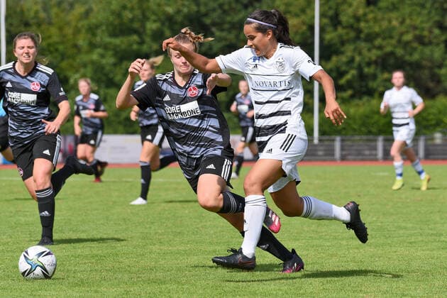 Yasmin Bunter (FC Basel 1893 6) gegen Amelie Thoele (1.FC Nuernberg 12) GER , 1.FC Nuernberg (GER) vs. FC Basel 1893 (SUI) , Fussball , Frauen , Testspiel, Saison 2021 2022, 31.07.2021 DFL regulations prohibit any use of photographs as image sequences and or quasi-video. GER , 1.FC Nuernberg vs. FC Basel 1893 , Frauenfussball , Testspiel , Saison 2021 2022 , 31.07.2021 Boeblingen Copyright: xEibner-Pressefotox EP_TBR