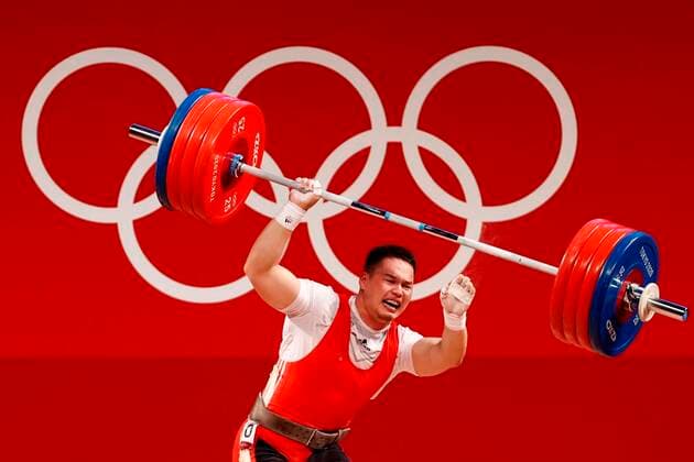 Bilder des Jahres 2021, Sport 07. Juli Tokio 2020 im Jahr 2021, Rückblick: Olympische Highlights Sport Themen der Woche KW30 Sport Bilder des Tages Kyrgyzstan s Bekdoolot Rasulbekov fails during the men s 96kg weightlifting for the Tokyo 2020 Olympic Games, Olympische Spiele, Olympia, OS at Tokyo International Forum in Tokyo, Japan, 31 July 2021. 2020 Olympic Games - Weightlifting !ACHTUNG: NUR REDAKTIONELLE NUTZUNG!  Copyright: xJosexMendezx EVE5406 20210731-0a47f6072a5349b2bd73578f0148a9dd6e7fc9d5