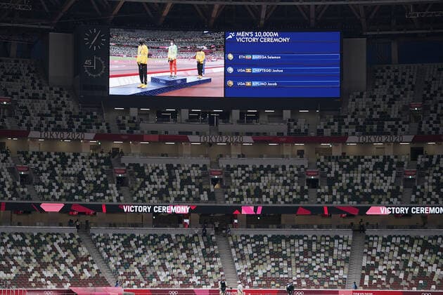 (210731) -- TOKYO, July 31, 2021 -- Photo taken on July 31, 2021 shows the awarding ceremony of the men s 10000m on the screen of Olympic Stadium at the Tokyo 2020 Olympic Games, Olympische Spiele, Olympia, OS in Tokyo, Japan. ) (TOKYO2020)JAPAN-TOKYO-OLY-ATHLETICS-MEN S 10000M-AWARDING CEREMONY LuixSiuxWai 