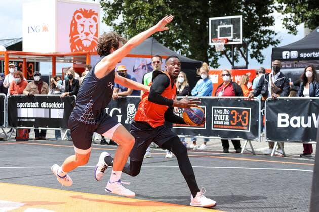 3×3 German Championship 2021, 31.07.2021 Spielzenen beim Spiel der Duesseldorfer Teams (orangene Trikots) auf dem Burgplatz - 3×3 German Championship 2021 31.07.2021 in Düsseldorf. Copyright: xBEAUTIFULxSPORTS KennyxBeelex