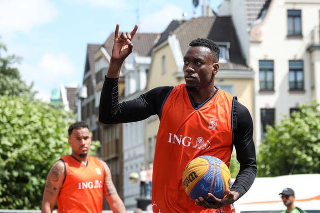 3×3 German Championship 2021, 31.07.2021 Spielzenen beim Spiel der Duesseldorfer Teams (orangene Trikots) auf dem Burgplatz - 3×3 German Championship 2021 31.07.2021 in Düsseldorf. Copyright: xBEAUTIFULxSPORTS KennyxBeelex