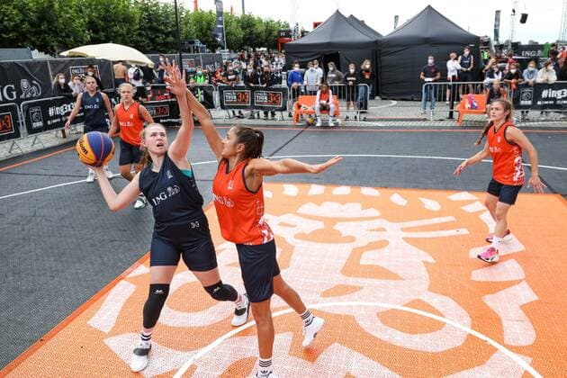 3×3 German Championship 2021, 31.07.2021 Spielzenen beim Spiel der Duesseldorfer Teams (orangene Trikots) auf dem Burgplatz - 3×3 German Championship 2021 31.07.2021 in Düsseldorf. Copyright: xBEAUTIFULxSPORTS KennyxBeelex