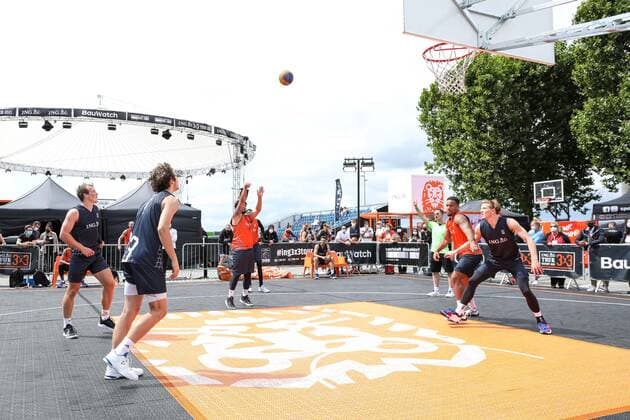 3×3 German Championship 2021, 31.07.2021 Spielzenen beim Spiel der Duesseldorfer Teams (orangene Trikots) auf dem Burgplatz - 3×3 German Championship 2021 31.07.2021 in Düsseldorf. Copyright: xBEAUTIFULxSPORTS KennyxBeelex