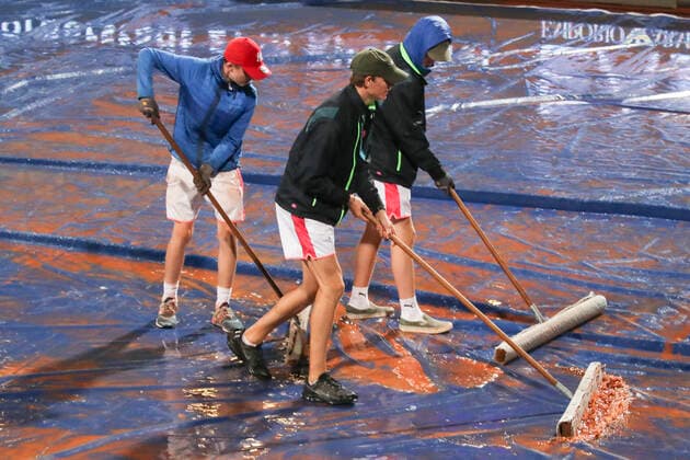 TENNIS - ATP, Tennis Herren Generali Open 2021 KITZBUEHEL,AUSTRIA,31.JUL.21 - TENNIS - ATP World Tour, Generali Open. Image shows workers.  GEPAxpictures xPatrickxSteiner