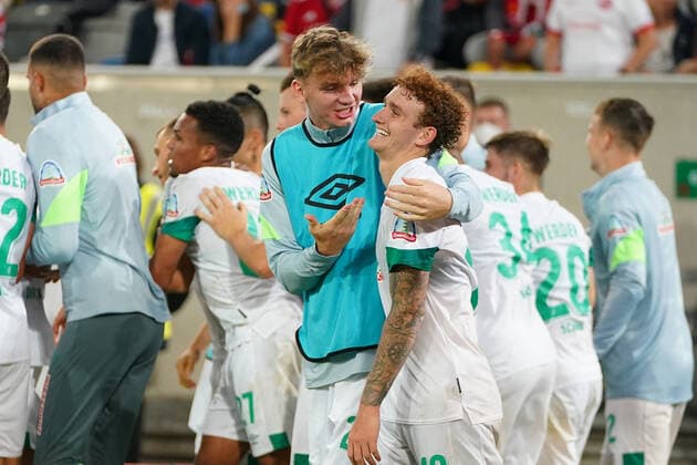 GER, 2. FBL. Fortuna Duesseldorf vs. SV Werder Bremen 31.07.2021, Merkur Spiel-Arena, Duesseldorf, GER, 2. FBL. Fortuna Duesseldorf vs. SV Werder Bremen, im Bild: Torjubel Jubel Jubellauf, 3:2 fuer Bremen Yuya Osako (Werder Bremen 8), Maximilian Eggestein (Werder Bremen 35), Felix Agu (Werder Bremen 27), Eren Dinkci (Werder Bremen 43), Josh Sargent (Werder Bremen 19), Nick Woltemade (Werder Bremen 41), Yuya Osako (Werder Bremen 8),