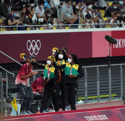 1st August 2021; Olympic Stadium, Tokyo, Japan: Tokyo 2020 Olympic summer games day 9; Womens 100m finalists receive their winners medals, FRASER-PRYCE Shelly-Ann, THOMPSON-HERAH Elaine and JACKSON Shericka  ActionPlus12310967 ChrisxCooper