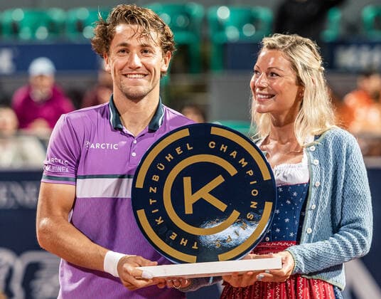 31.07.2021, Sportpark, Kitzbühel, AUT, ATP, Tennis Herren Tour, Generali Open Kitzbühel, Finale, im Bild v.l. Casper Ruud (NOR), Maria Galligani Freundin von Casper Ruud (NOR) f.l. Casper Ruud of Norway and Maria Galligani girlfriend Casper Ruud of Norway during the final match for the Generali Open Tennis Tournament of the ATP Tour at the Sportpark in Kitzbühel, Austria on 2021 07 31. **** OUT of AUT - Keine Weitergabe an Drittanbieter **** Kitzbühel *** 31 07 2021, Sportpark, Kitzbühel, AUT, ATP Tour, Generali Open Kitzbühel, Final, in picture f l Casper Ruud NOR , Maria Galligani girlfriend of Casper Ruud NOR f l Casper Ruud of Norway and Maria Galligani girlfriend Casper Ruud of Norway during the final match for the Generali Open Tennis Tournament of the ATP Tour at the Sportpark in Kitzbühel, Austria on 2021 07 31 OUT of AUT No disclosure to third parties Kitzbühel  EP_ade  