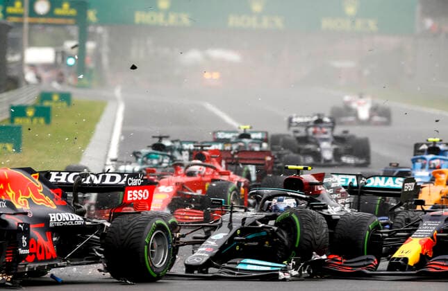 Start, 33 Max Verstappen (NED, Red Bull Racing), 77 Valtteri Bottas (FIN, Mercedes-AMG Petronas F1 Team), F1 Grand Prix of Hungary at Hungaroring on August 1, 2021 in Budapest, Hungary. (Photo by HOCH ZWEI) Budapest Hungary