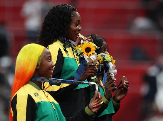 (210801) -- TOKYO, Aug. 1, 2021 -- Gold medalist Elaine Thompson-Herah (C), silver medalist Shelly-Ann Fraser-Pryce (L) and bronze medalist Shericka Jackson of Jamaica react during the awarding ceremony of the Women s 100m at the Tokyo 2020 Olympic Games, Olympische Spiele, Olympia, OS in Tokyo, Japan, Aug. 1, 2021. ) (TOKYO2020)JAPAN-TOKYO-OLY-ATHLETICS-WOMEN S 100M-AWARDING CEREMONY LixMing 