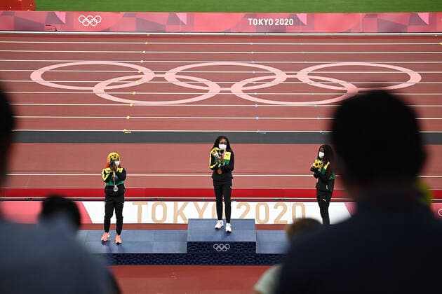 (210801) -- TOKYO, Aug. 1, 2021 -- Gold medalist Elaine Thompson-Herah (C), silver medalist Shelly-Ann Fraser-Pryce (L) and bronze medalist Shericka Jackson of Jamaica react during the awarding ceremony of the Women s 100m at the Tokyo 2020 Olympic Games, Olympische Spiele, Olympia, OS in Tokyo, Japan, Aug. 1, 2021. ) (TOKYO2020)JAPAN-TOKYO-OLY-ATHLETICS-WOMEN S 100M-AWARDING CEREMONY LixYibo 