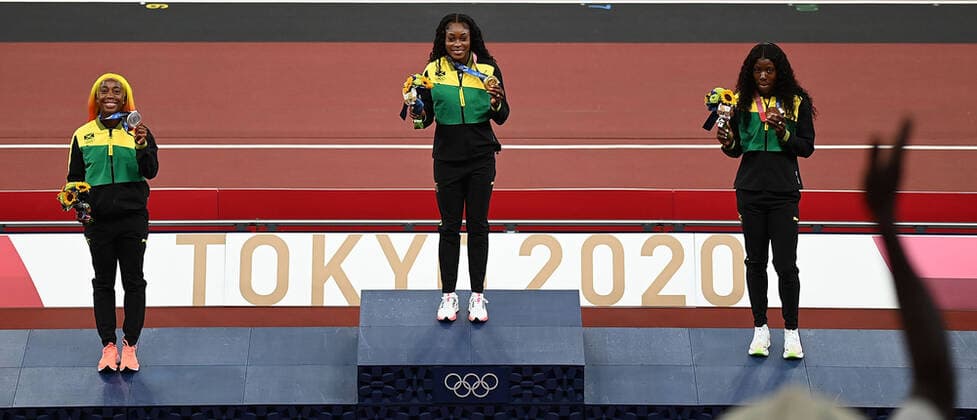 (210801) -- TOKYO, Aug. 1, 2021 -- Gold medalist Elaine Thompson-Herah (C), silver medalist Shelly-Ann Fraser-Pryce (L) and bronze medalist Shericka Jackson of Jamaica react during the awarding ceremony of the Women s 100m at the Tokyo 2020 Olympic Games, Olympische Spiele, Olympia, OS in Tokyo, Japan, Aug. 1, 2021. ) (TOKYO2020)JAPAN-TOKYO-OLY-ATHLETICS-WOMEN S 100M-AWARDING CEREMONY LixYibo 